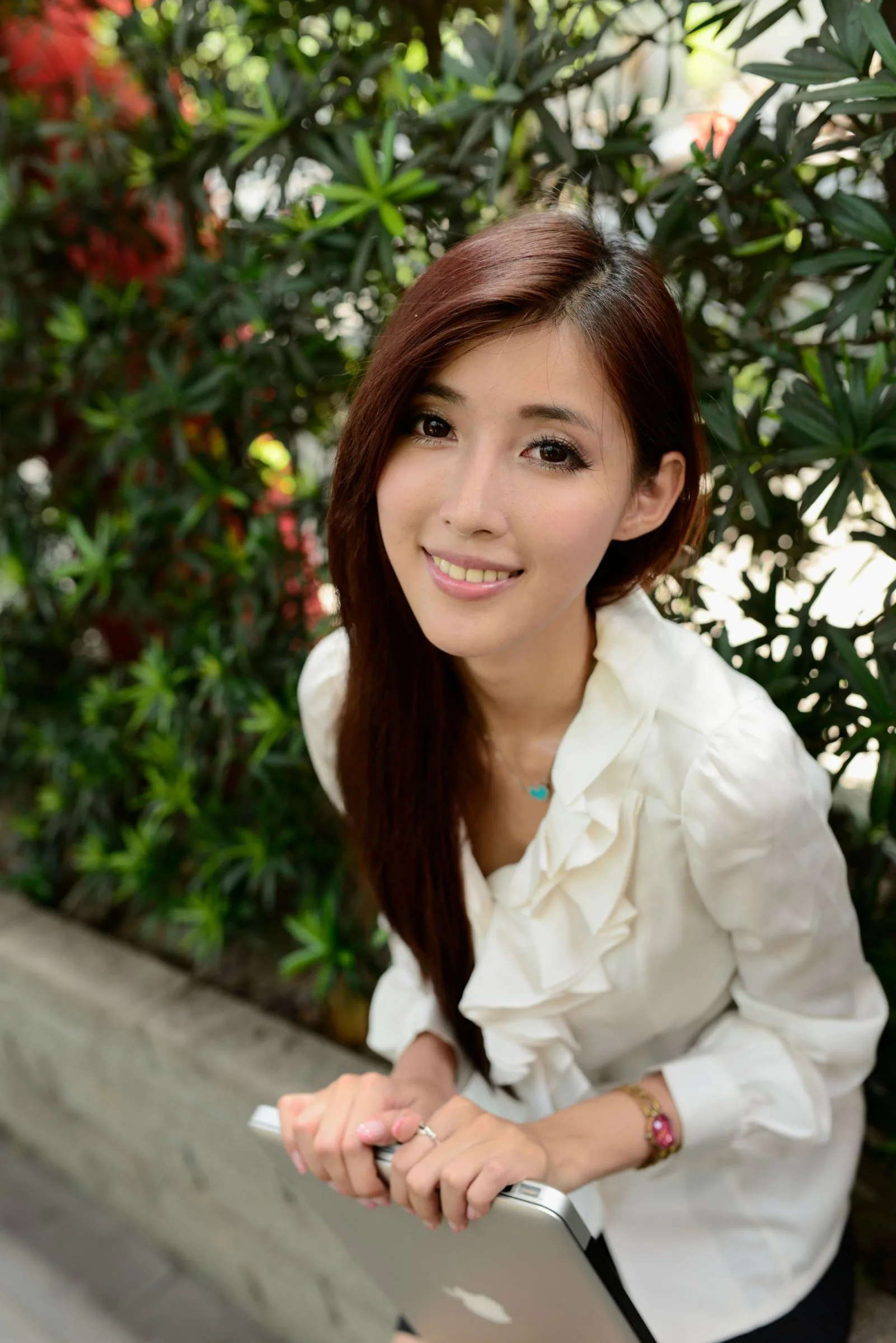 Kila Liao Tingling, một người mẫu xinh đẹp trong trang phục công sở chuyên nghiệp, xuất hiện trong bộ ảnh thời trang đường phố đầy thú vị. - 5