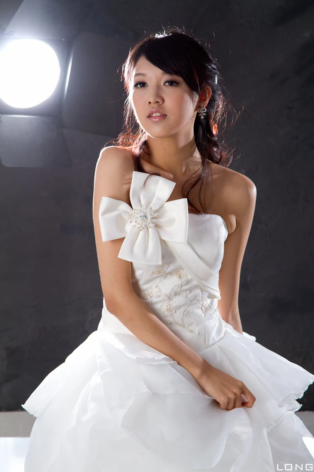 [Chương bổ sung BEAUTYLEG] Buổi chụp ảnh tại studio với bộ váy cưới màu trắng của Jill (Weiting) - 6