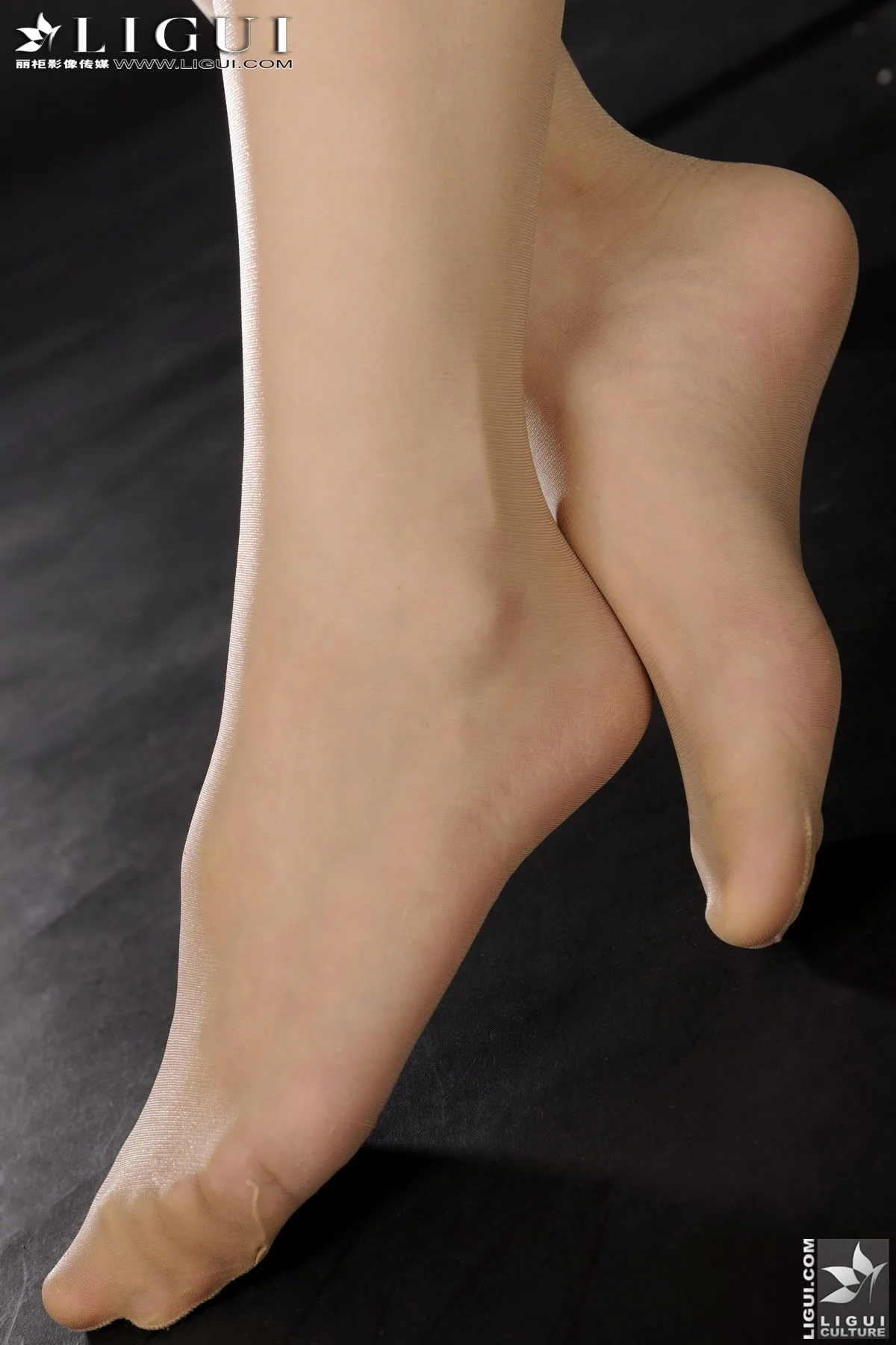 [Ligui] Tina - Đôi tất lụa quyến rũ của cô thư ký - 32