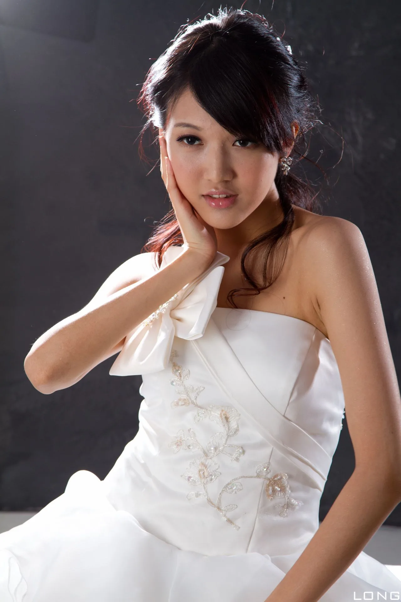[Chương bổ sung BEAUTYLEG] Buổi chụp ảnh tại studio với bộ váy cưới màu trắng của Jill (Weiting) - 3