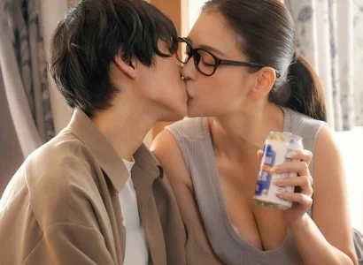 Bị cắm sừng, chàng trai được chị hàng xóm "an ủi"