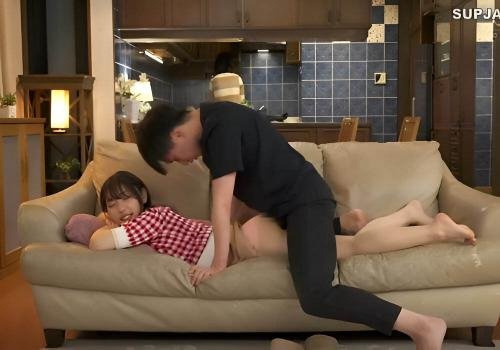 Chị gái đồng ý để em trai muốn thử cảm giác đút lồn