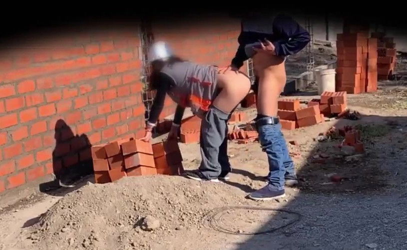 Clip: Chịch em giám sát ngay tại công trường tranh thủ giờ nghỉ trưa công trình vắng người - Clip Hot Việt