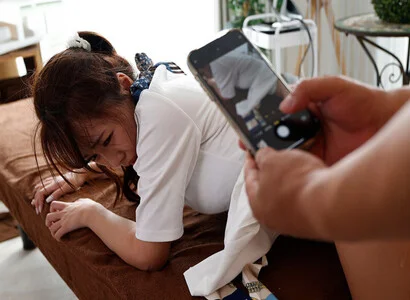 Đi triệt lông thấy em nhân viên quá ngon liền đè ra hiếp