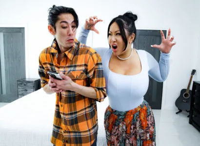 Con trai giúp bà mẹ kế khó tính lên đỉnh