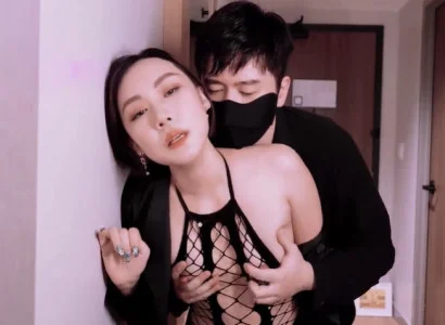 Vợ bán thân cho sếp để lấy tiền trả nợ cho chồng