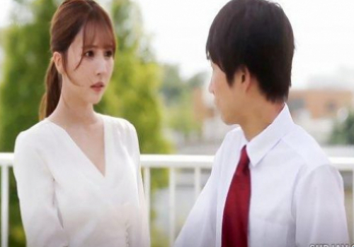 Nam sinh ngây ngô được cô giáo xinh đẹp si mê