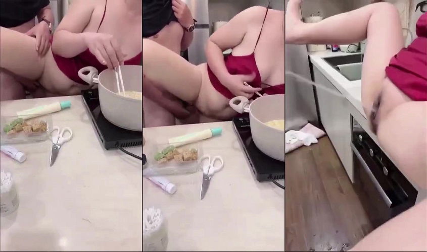 Clip: Nhờ em gái quay phim chịch chị lúc đang nấu ăn sướng quá chị đái mạnh ướt hết nhà - Clip Hot Việt