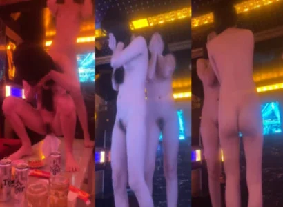 Múa thoát y tại quán karaoke cực dâm loạn